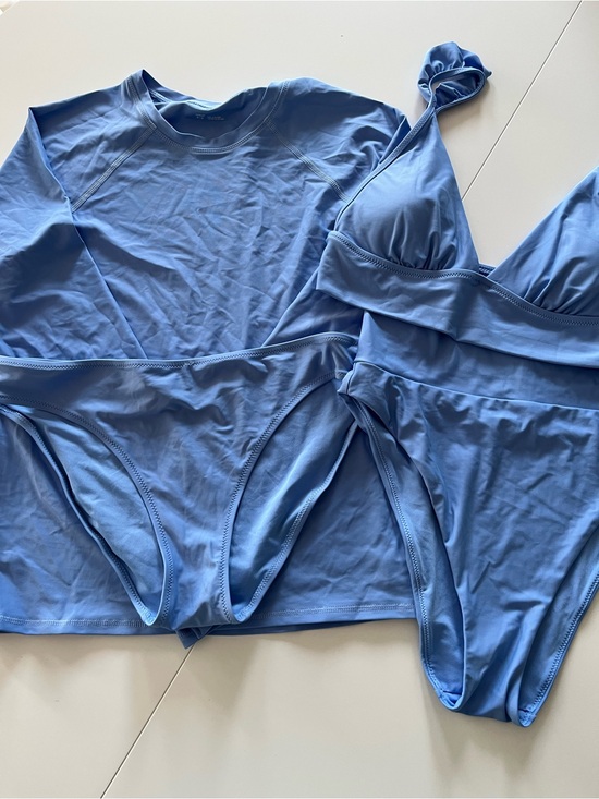 aerie Other - Aerie 4 piece Rash Guard Set